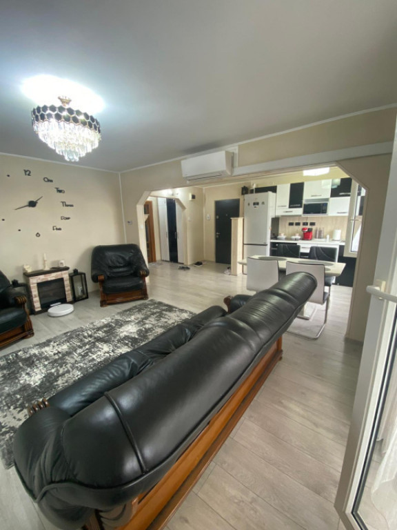 Apartament 3 camere, 62 mp utili + beci 14 mp, mobilat și u