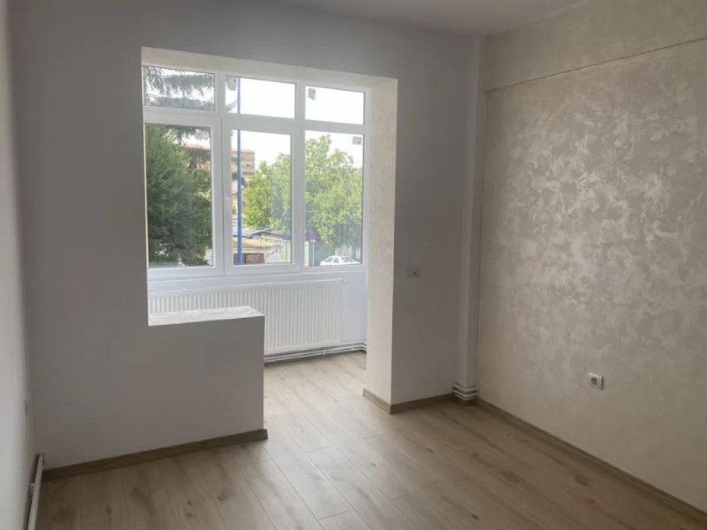 Apartament 4 camere, 2 bai - zona 13 Decembrie