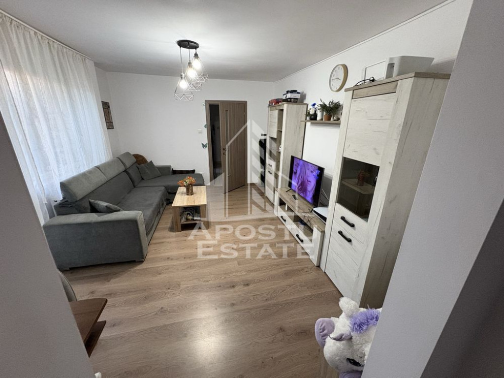 Apartament cu 2 camere, semidecomandat, centrala, Spitalu...