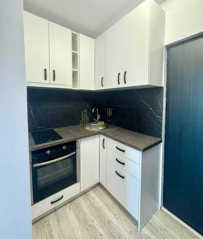 Garsoniera renovata etaj intermediar, zona Terezian