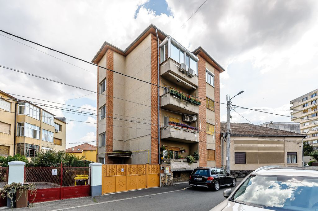 Apartament cu 4 camere LUX, zona Gloria – Pedagogic –...