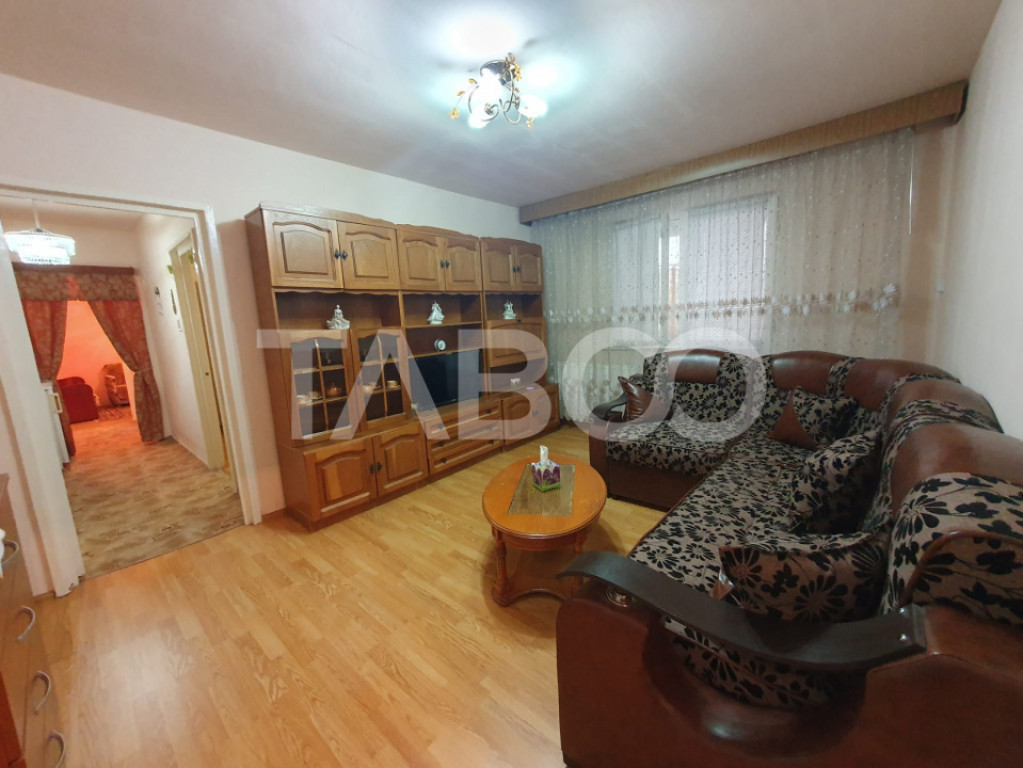 Apartament 3 camere 76 mp utili cu balcon 4 mp zona Tudor Vl