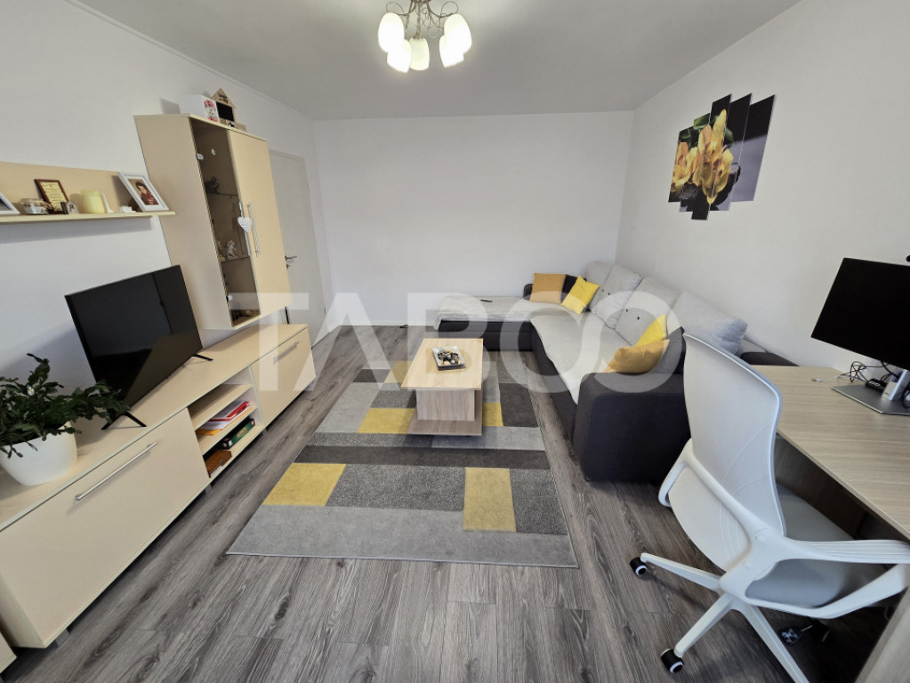 Apartament decomandat 3 camere 2 bai balcon pivnita Strand S