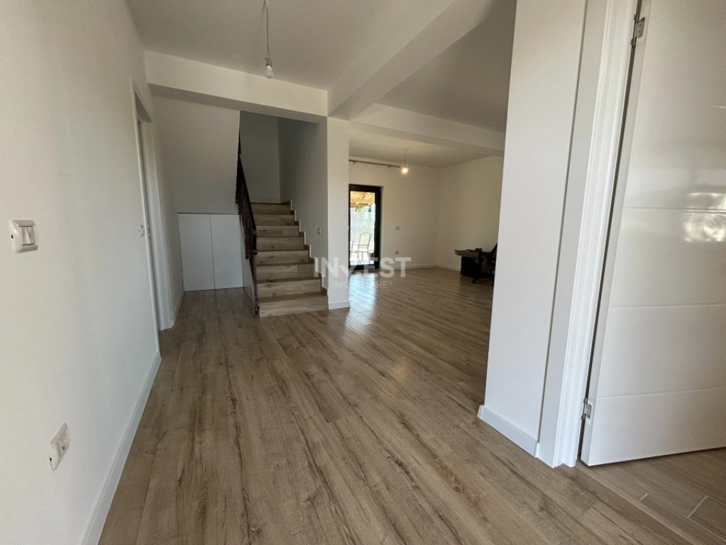 CASA 4 CAMERE , BECI , TEREN 476 MP , CAPAT CUG