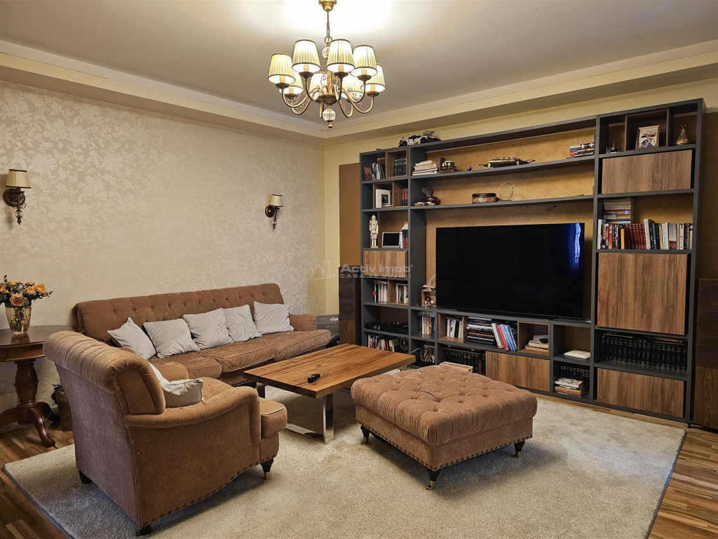 4 cam floreasca, plus 1 cam mansarda, in vila, curte, garaj