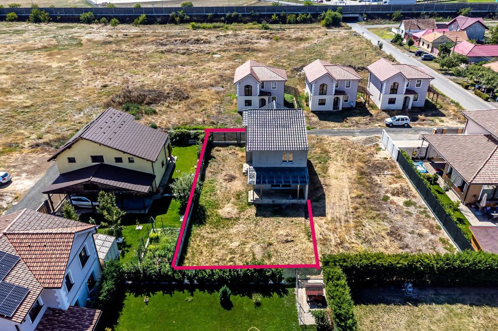 Casa 4 camere P+1E zona 3 Insule