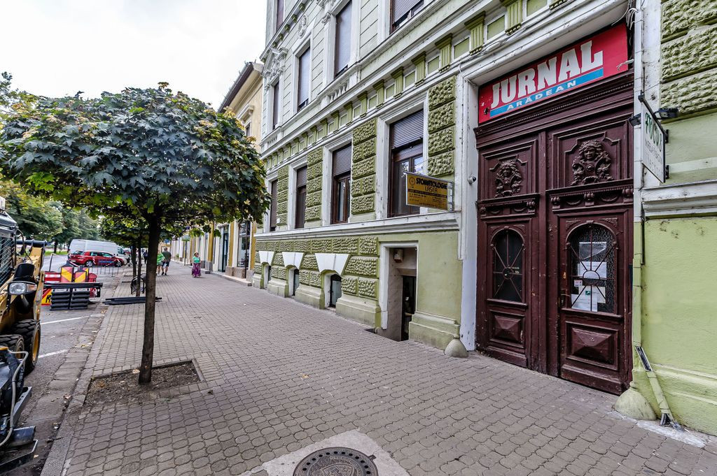 Spațiu comercial ultracentral, renovat, pe b-ul Revoluț...