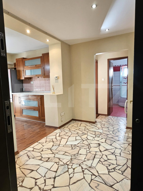 Apartament cu 2 camere, decomandat, et1