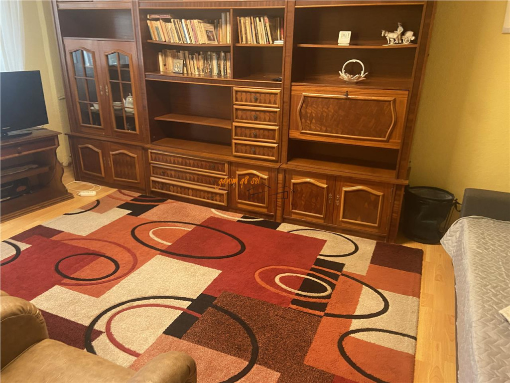 Apartament 3 camere , zona Casa de Pensii , et 2/4 , decoman