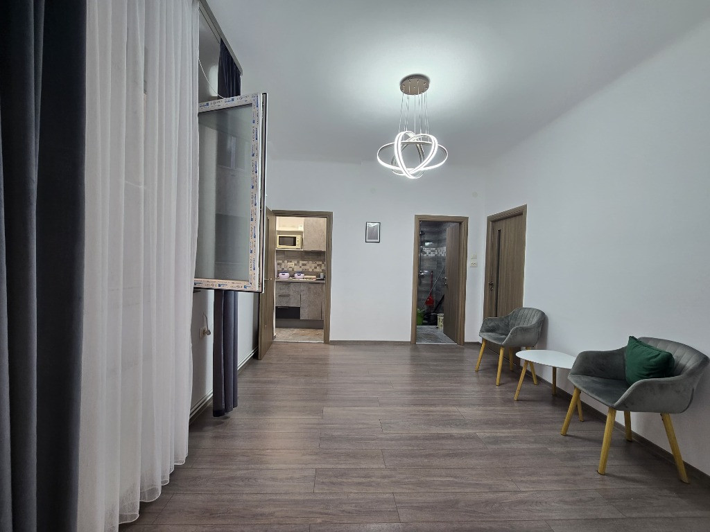 Parc Cismigiu - 4 camere, renovat, centrala proprie