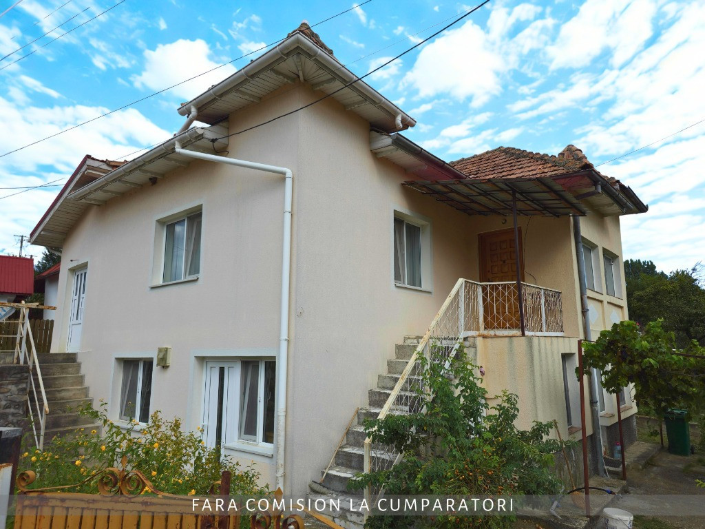 CASA IN BERISLAVESTI - LA 8 KM DE CALIMANESTI