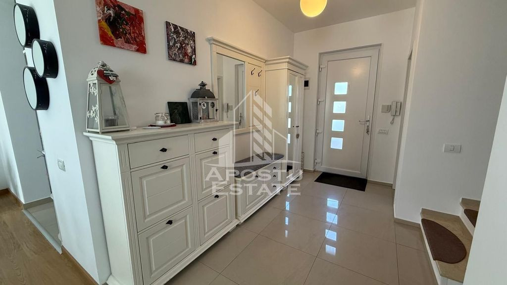 Casa moderna aproape de centrul Dumbravitei