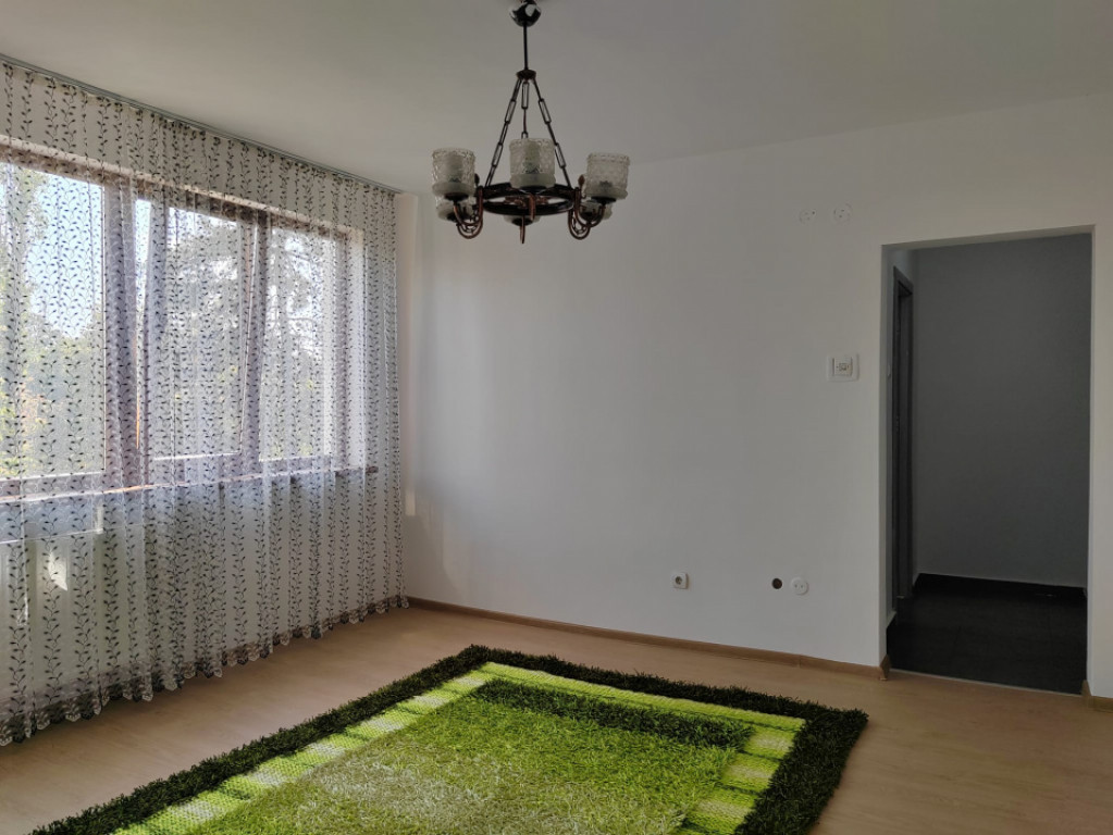 Apartament 3 camere, etajul 3/9, zona Nord- Spitalul Judetea
