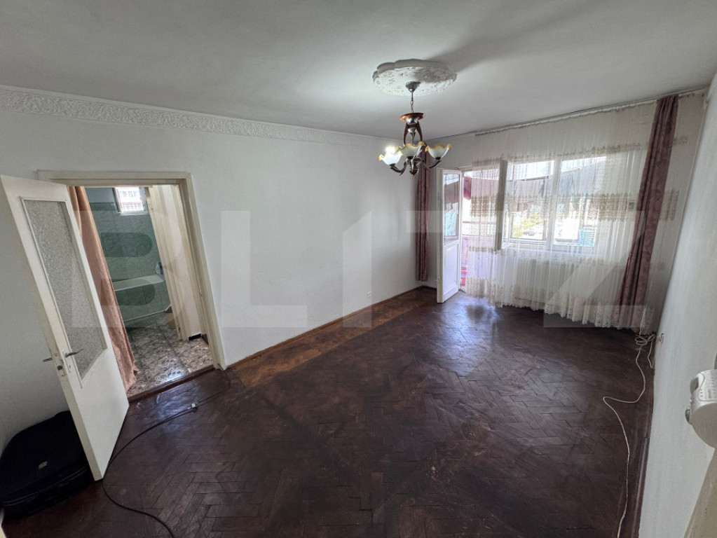 Apartament de vanzare, cu 2 camere semidecomandat, zona Micr