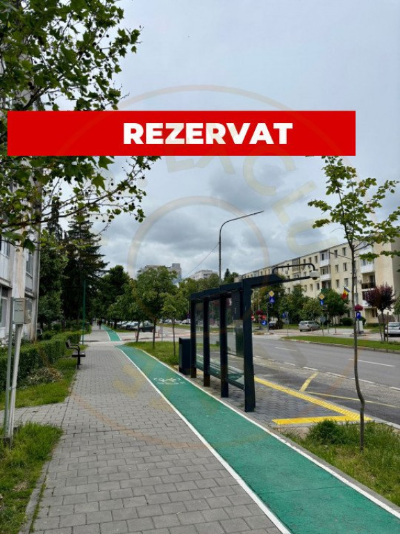 Apartament 2 camere, decomandat, zona centrală, izolat term