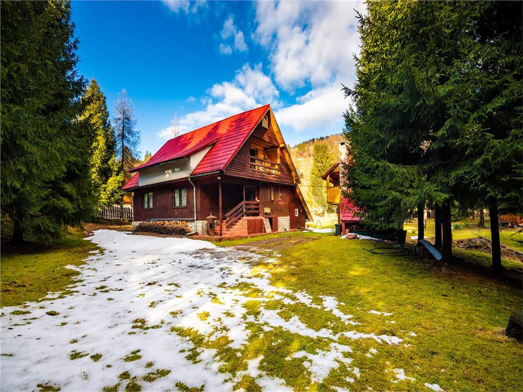 Pensiune cu 10 camere si 3700 mp teren, Arieseni