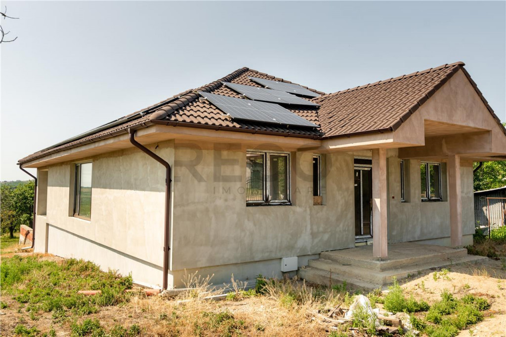 Casa cu living 3 camere cu panorama si teren mare pe Sofiei