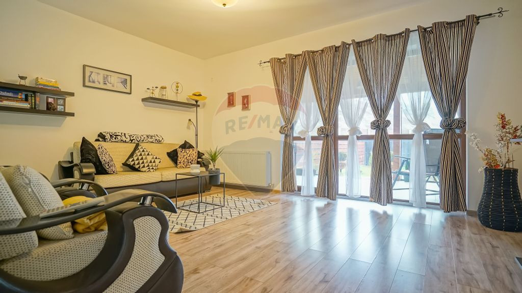 Casa mobilata si utilata in Sanpetru