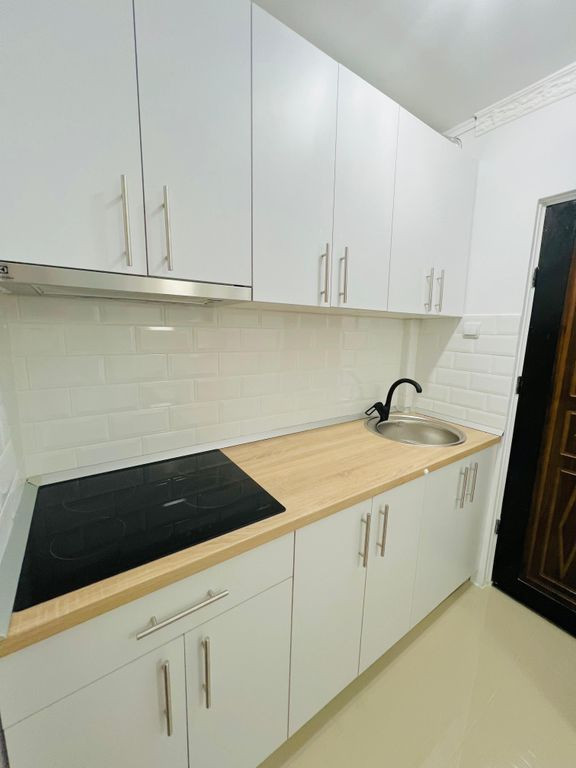 Garsoniera Luica / Piata Resita an 1980