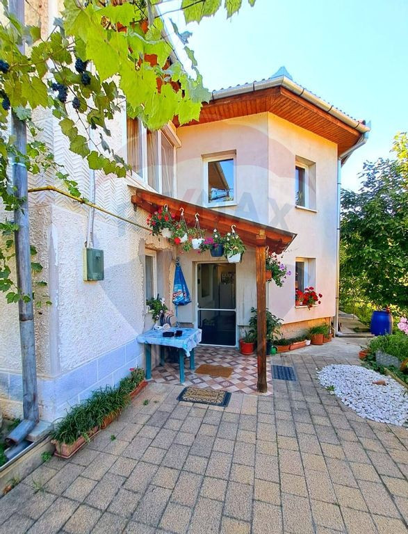 Casă de vanzare 170 mp, teren 1800 mp, Medias, cartier V...