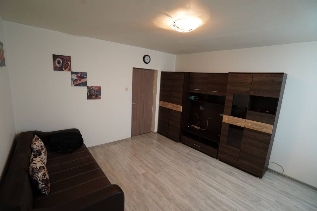 Garsoniera Tractorul-statie ,mobilata,70500 Euro