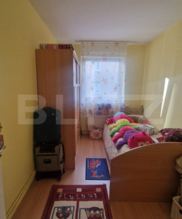 Apartament cu 3 camere Astra, etaj 1, beci, decomandat