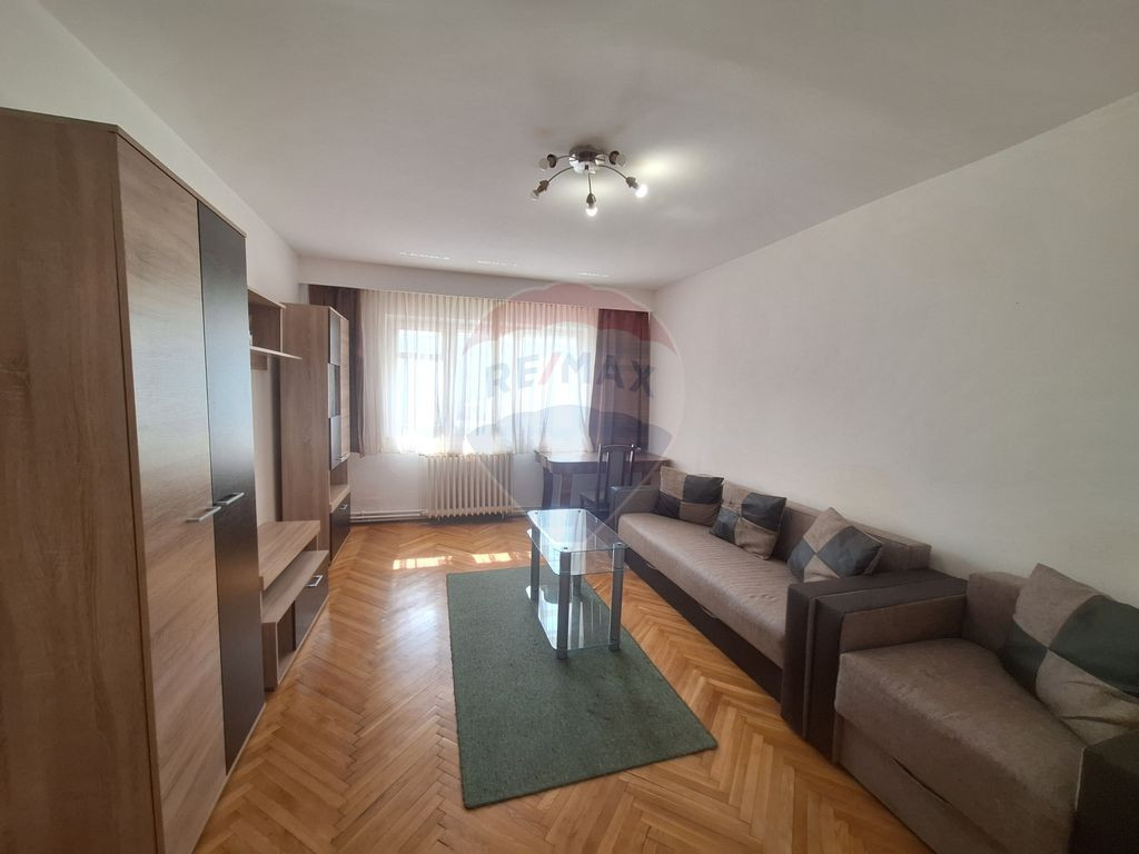 Apartament cu 3 camere de inchiriat în zona Sub Arini
