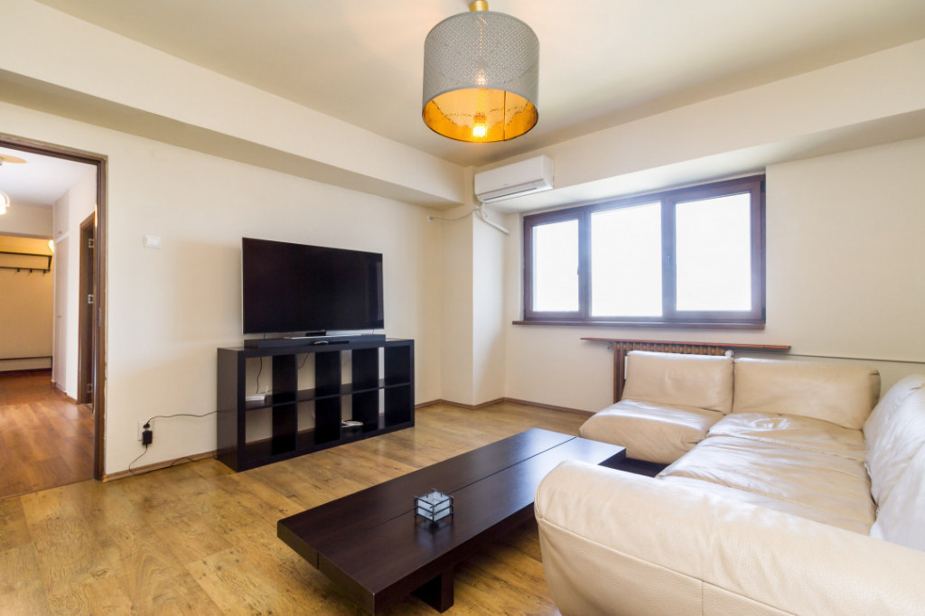 Apartament 2 camere Piata Victoriei, decomandat, vedere spat