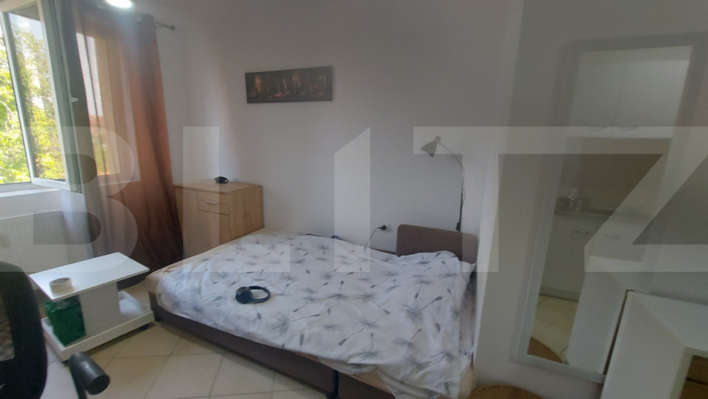 Garsoniera de vanzare cu o camera, etaj 3, zona Lipovei