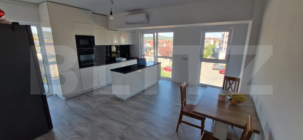 Apartament cu 3 camere, 66 mp, etajul 2, 2 bai, zona Calea M