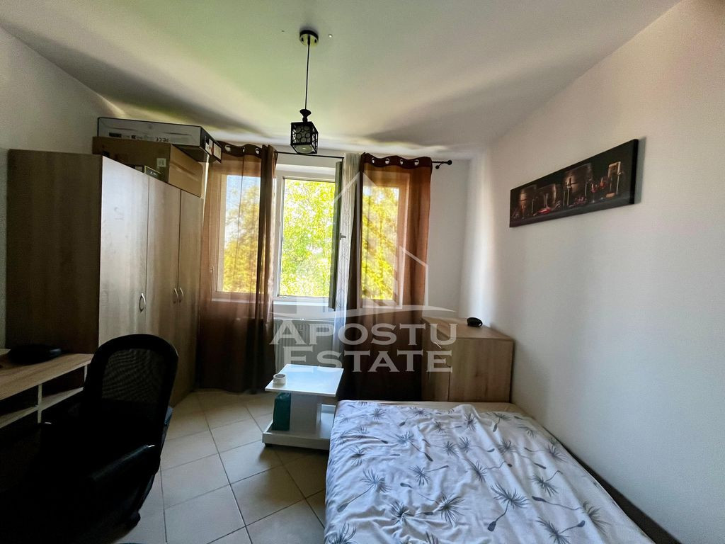 Garsoniera,etaj 3, zona Lipovei