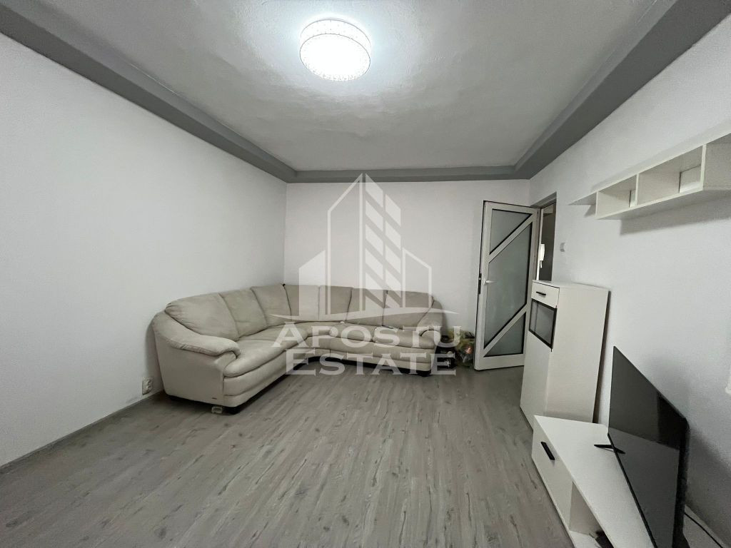Apartament cu 3 camere, decomandat,centrala proprie, zona...