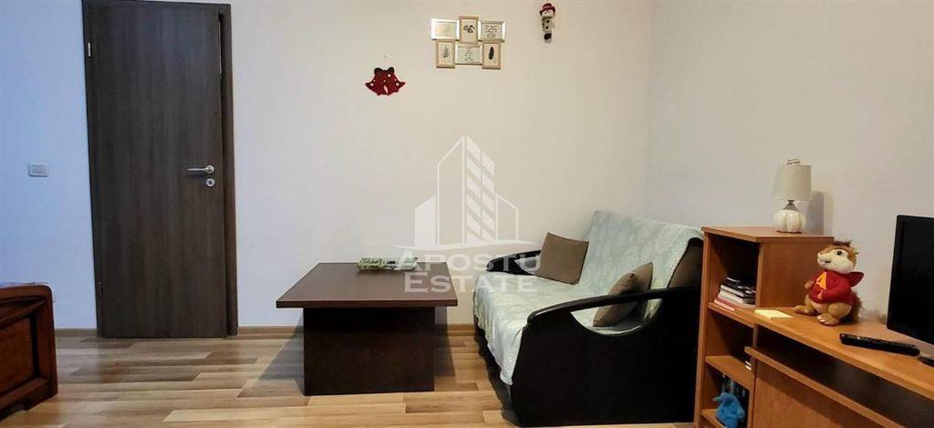 Apartament cu o camera, centrala proprie, terasa, Giroc