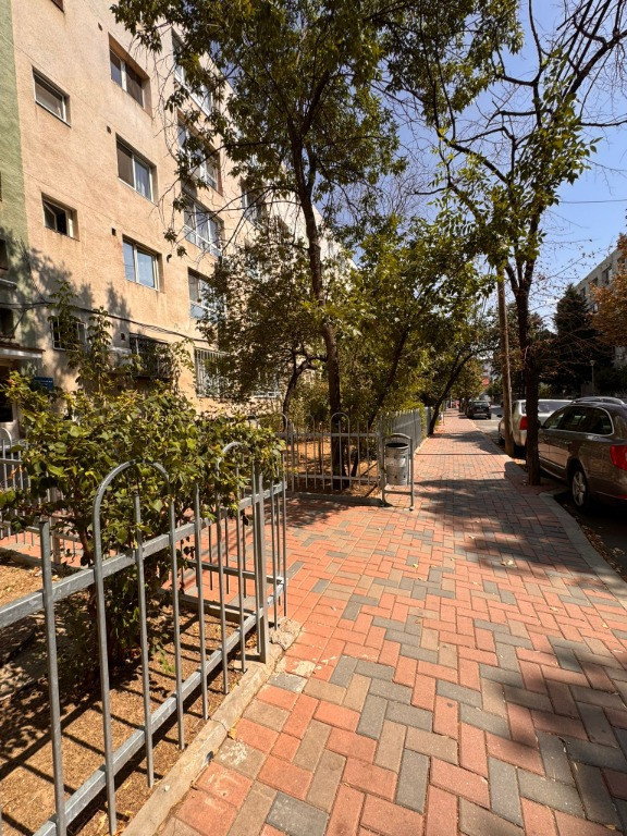 [Metrou 1 Decembrie] Apartament cu 4 camere, decomandat