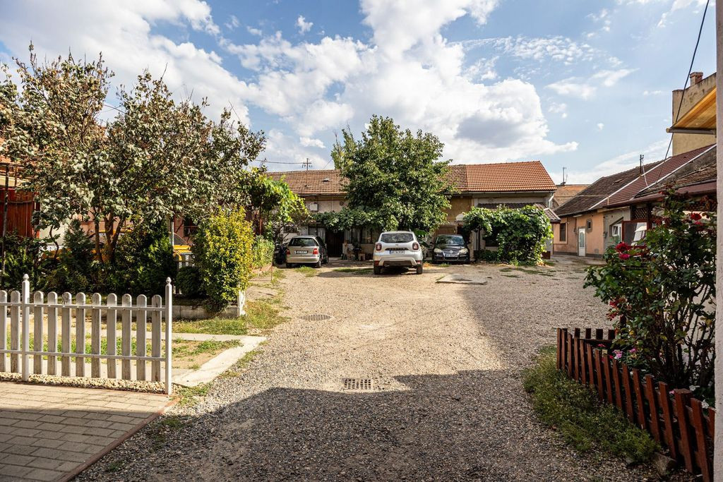 Apartament central, strada Episcopiei cu loc de parcare C...