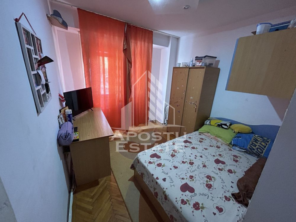 Apartament 3 camere, etaj 1, zona Dambovita