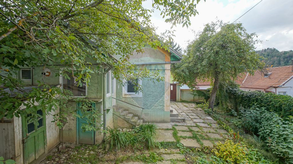 Casă săsească de renovat, cu teren, Șcheii Brașovului