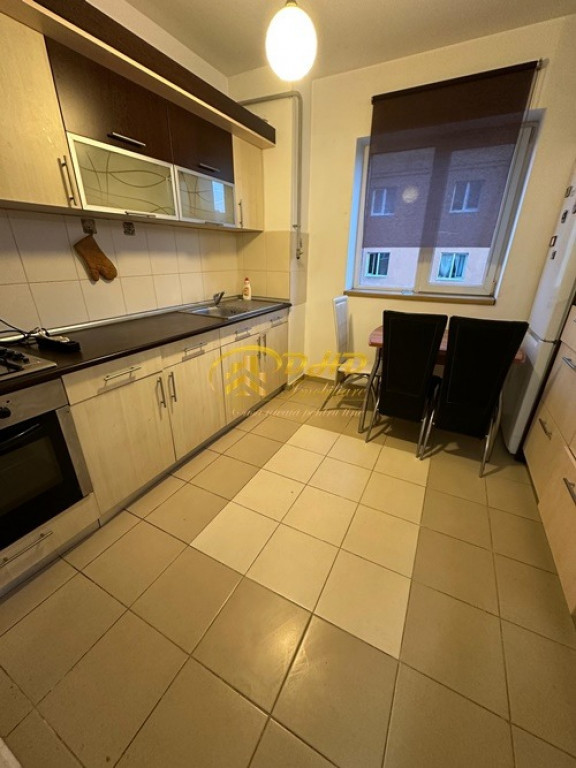 Ap. 3 cam Tătărași, bloc 2010, mobilat și utilat, etaj intermediar