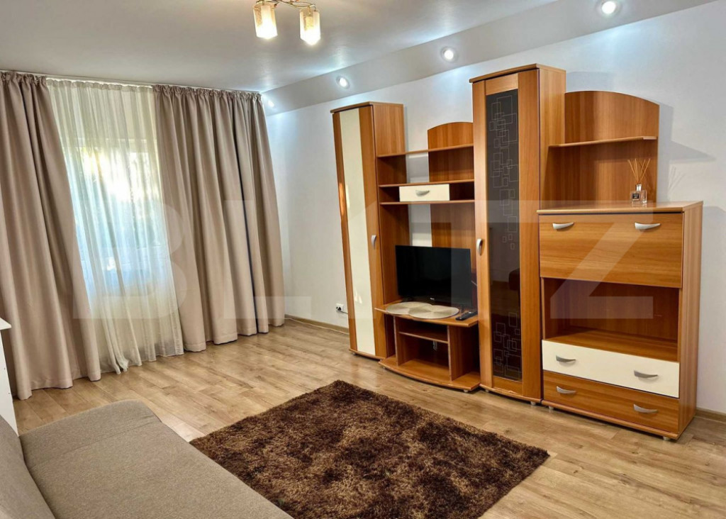 Apartament de inchiriat, cu 3 camere, 70 mp, decomandat, Pia