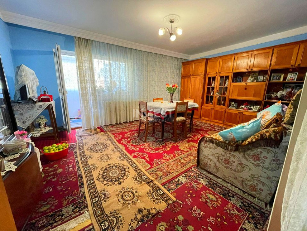 Apartament 3 camere+boxa-bloc 1989-Centru-Targu Cucu