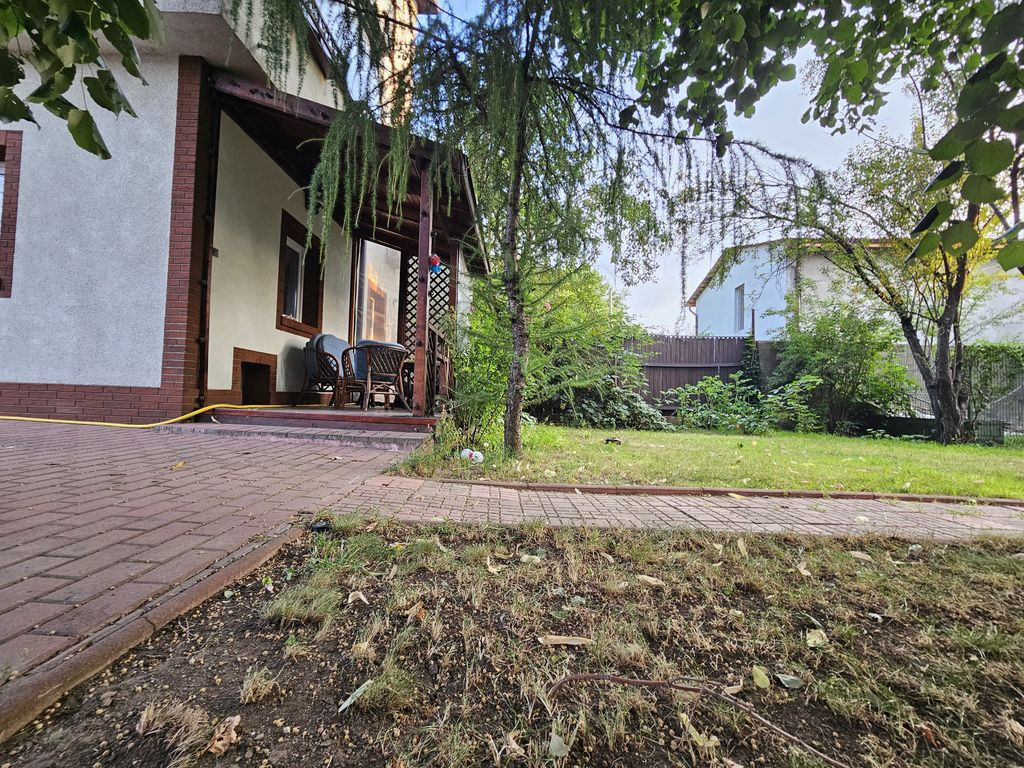 Casa 300mp utili- teren 550mp Sector 4 - Luica Giurgiului...