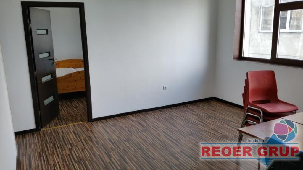 Republicii 3 cam 1A, etaj 6/10 renovat 400 euro/luna