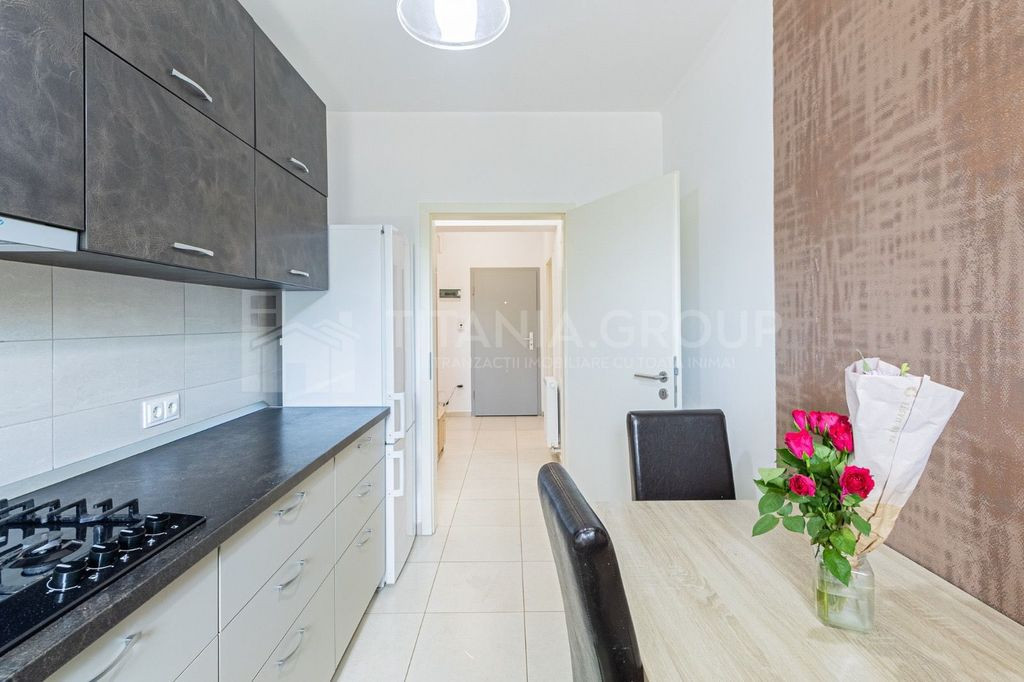 Garsonieră spațioasă, mobilata-utilata, parcare și bo...