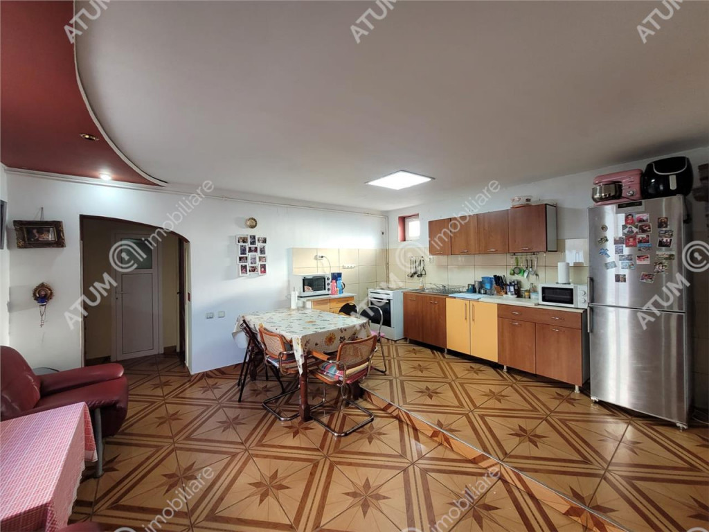 Casa individuala 3 camere pivnita 235 mp teren zona Veterani