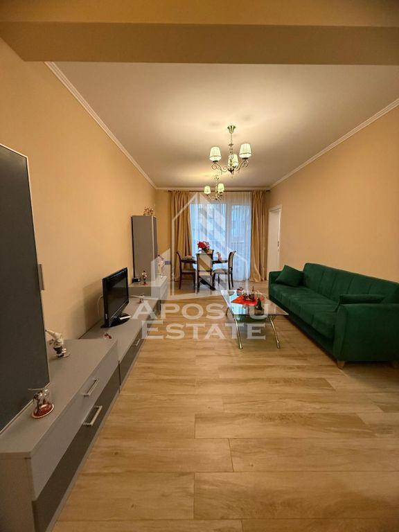 Apartament cu 3 camere,2 bai,curte proprie,Dumbravita