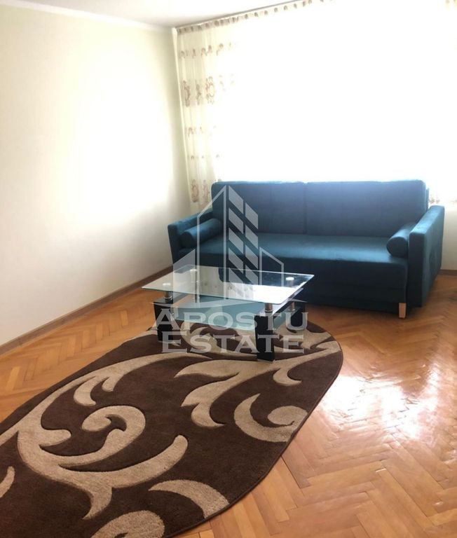 Apartament cu 3 camere,renovat zona Lunei