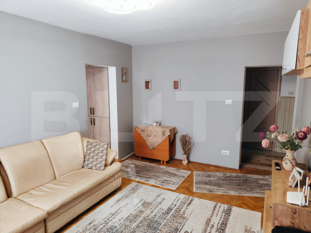 Apartament de inchiriat, cu 3 camere, lux, zona Podu Ros
