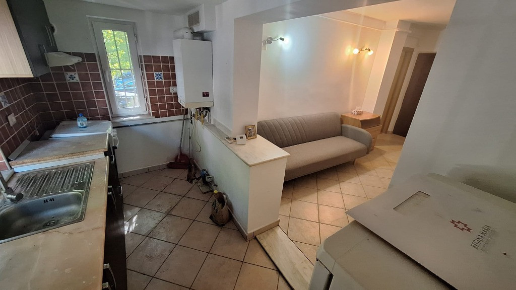 Apartament 2 camere decomandat de vanzare