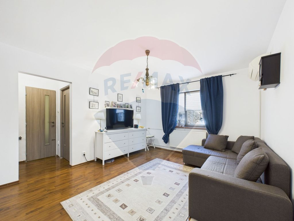 Apartament cu 3 camere de vânzare în zona Ferentari