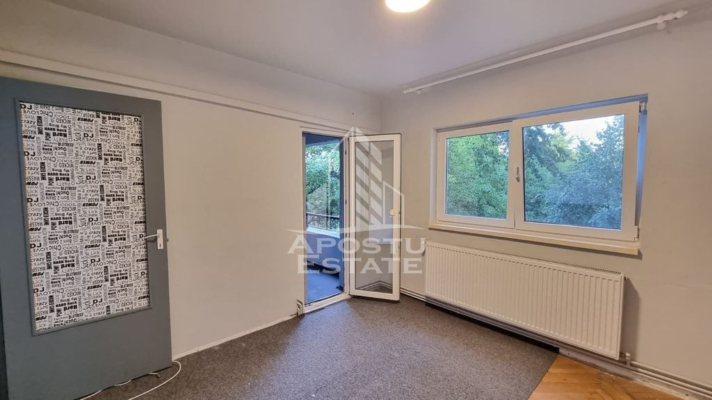 Apartament cu 2 camere, etaj 2, centrala proprie, Calea L...